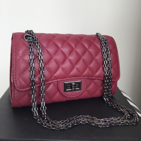 Fabulous dark red quilted fashion handbag with solid high end hardware - Picture 2 of 8